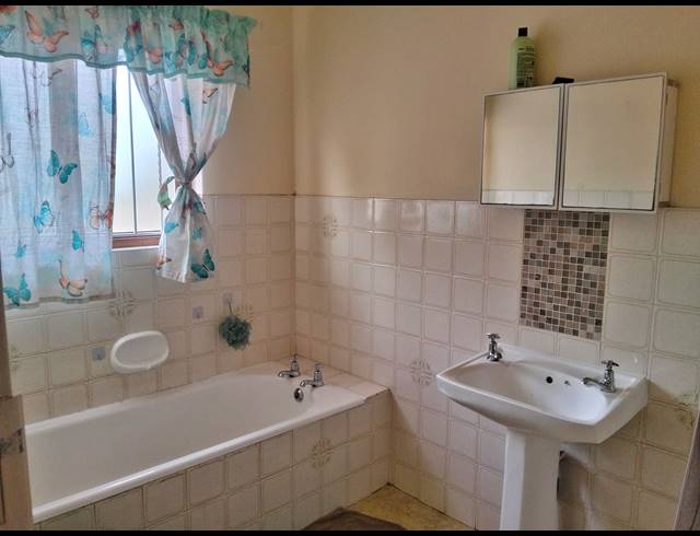 3 BEDROOM HOUSE FOR SALE IN BERKSHIRE DOWNS